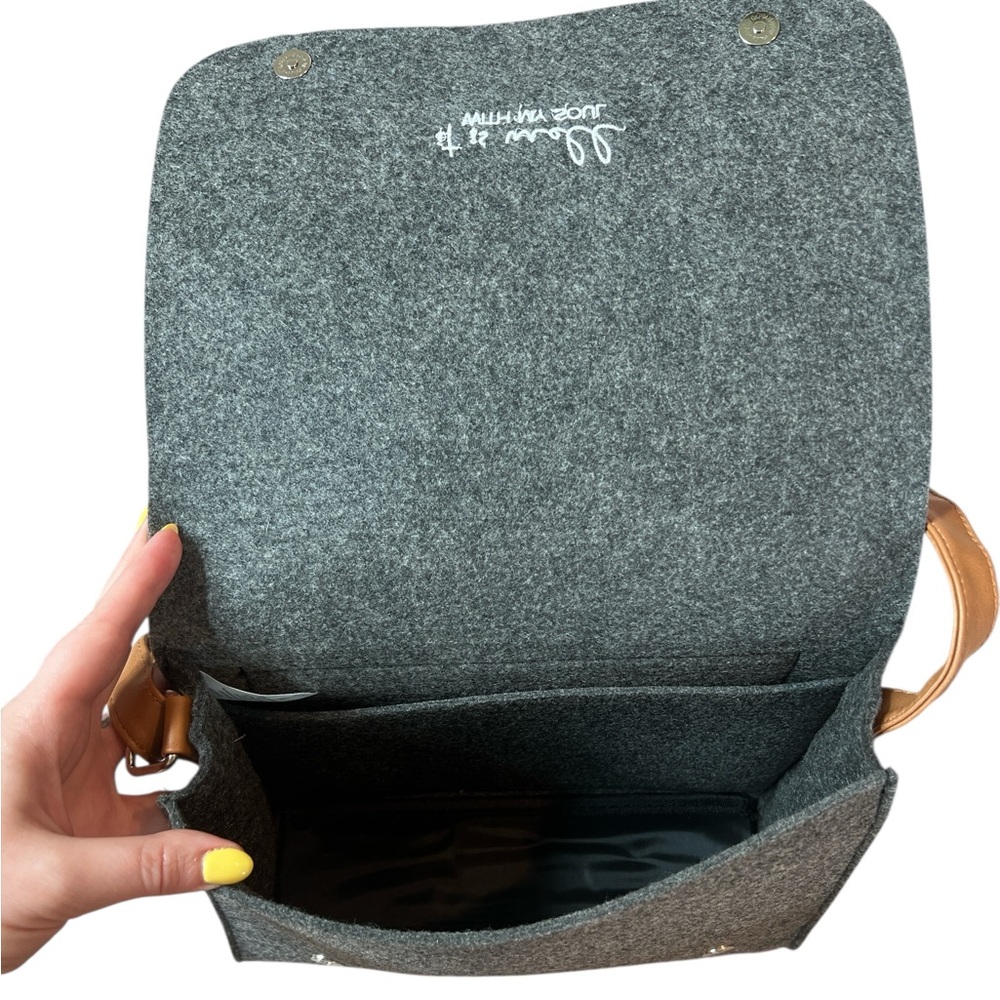 Felt Crossbody Bible Bag with Matching Stationary Case - Picture 4 of 14